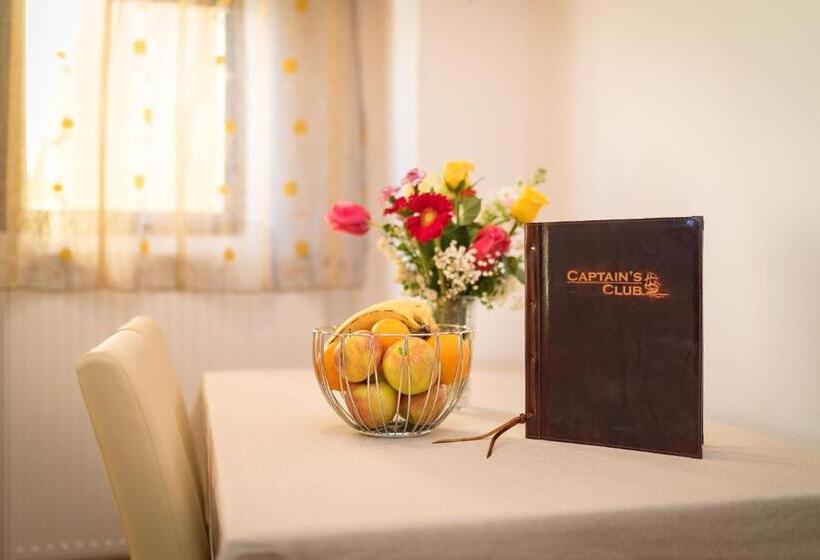 Студио Стандарт Вид на Море с Балконом, Captain's Club