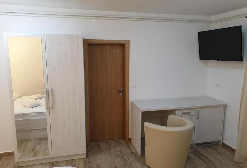 Номер Стандарт Трехместный, Captain's Club