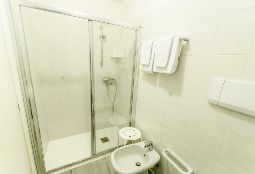 스탠다드 트리플 룸, Albergo La Veranda