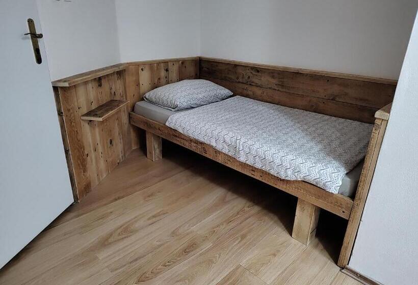 标准单人间, Motel šofér