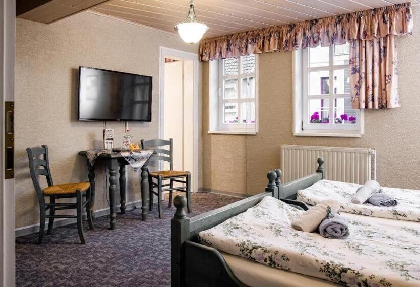 Номер Стандарт, Pension Zur Krone