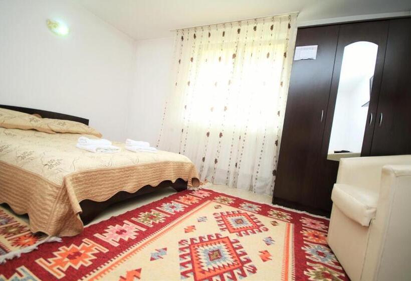 اتاق استاندارد چهار تخته, Pensiunea Ciobanelu