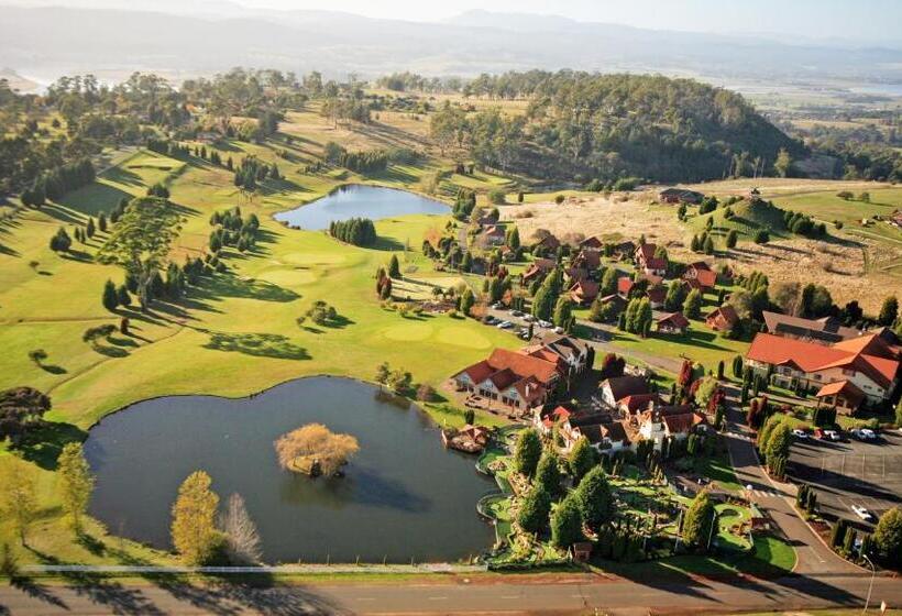 מיטת קינג בסוויטה, Tamar Valley Resort Grindelwald