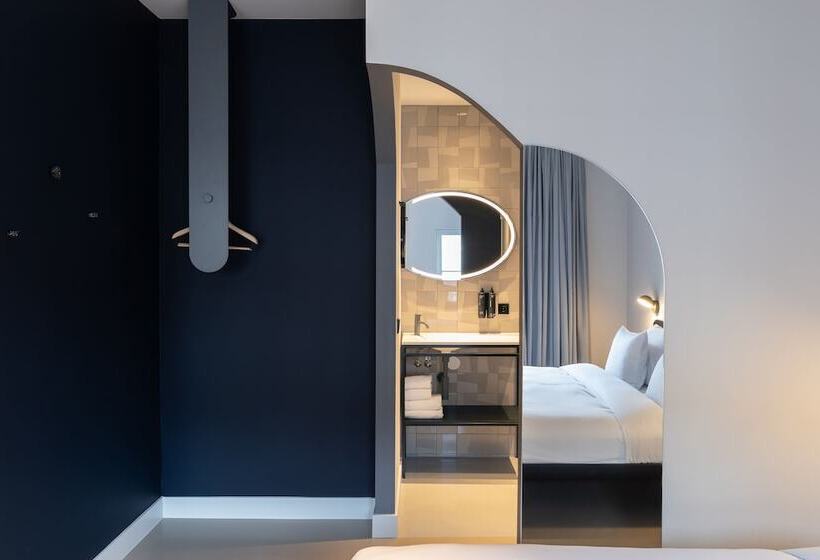 Habitación Triple Estándar, Conscious Hotel Museum Square