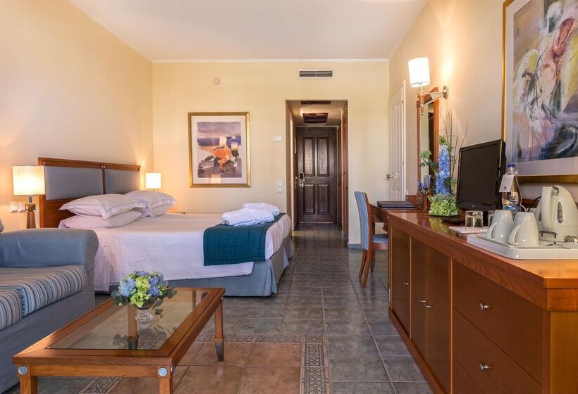 Семейный Номер, Neptune Luxury Resort