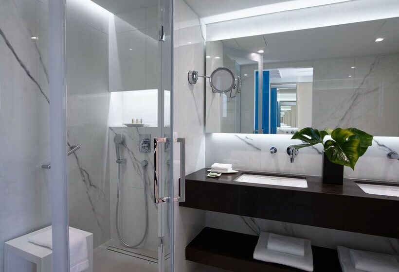 Номер Deluxe, Neptune Luxury Resort