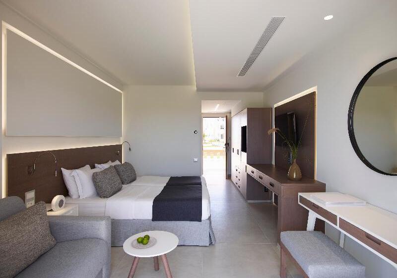 Семейный Номер Deluxe, Neptune Luxury Resort