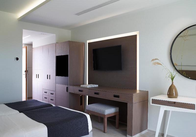 Семейный Номер Deluxe, Neptune Luxury Resort