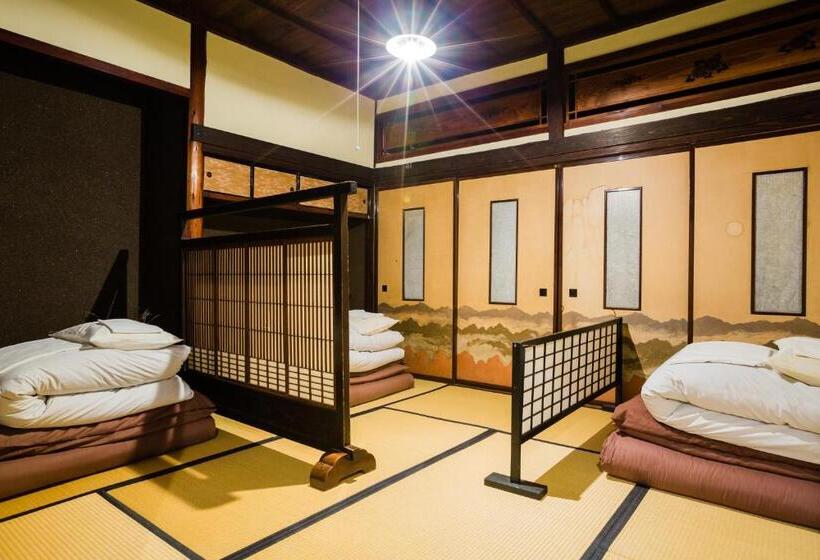 バスルーム共有のトリプルスタンダード, Guest House Kura