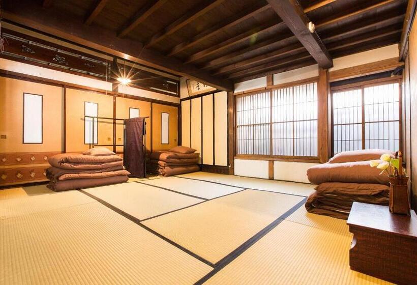 标准四人间共用浴室, Guest House Kura