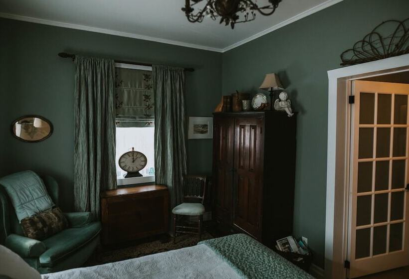 Люкс, The Chepstow Inn