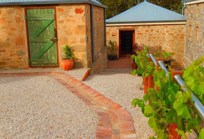 디럭스 스튜디오, Morialta Barns