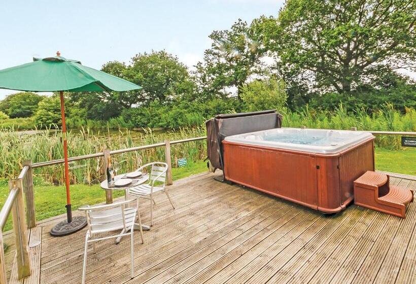 Дом 2 Спальни, Oakwood Lodges