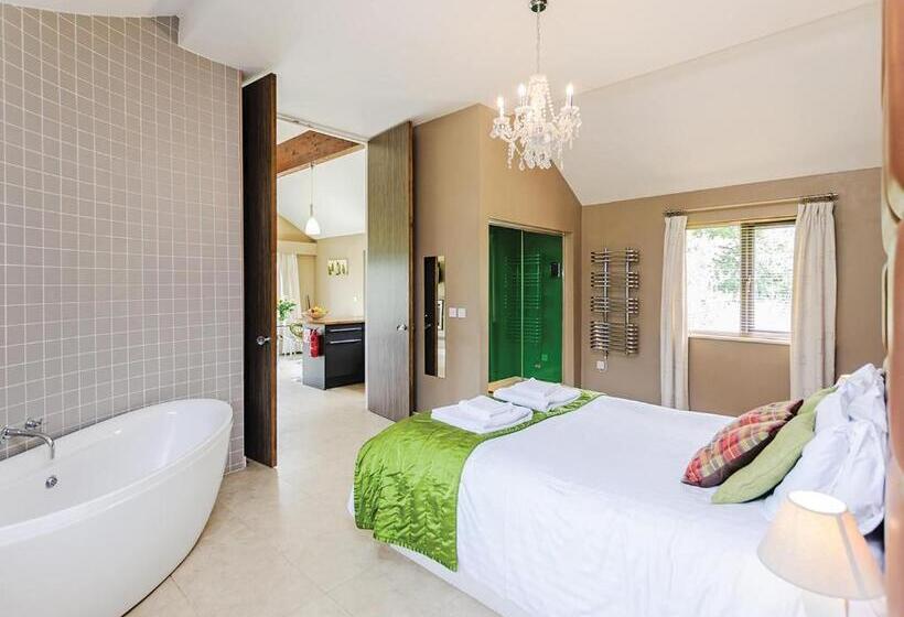 Дом 2 Спальни, Oakwood Lodges