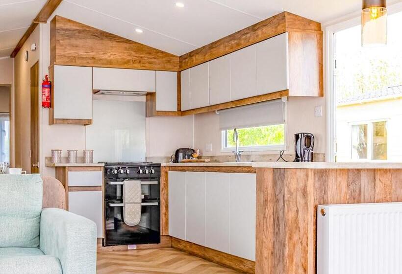 Дом 2 Спальни, Wild Rose Holiday Park
