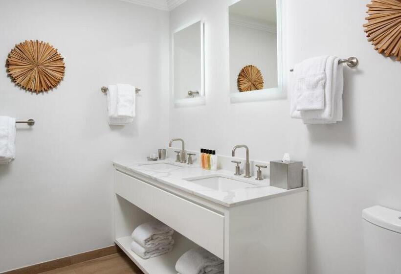 Deluxe Suite Sea View, Alexandra Resort  All Inclusive