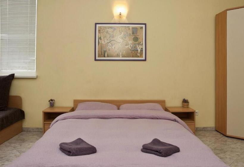 Номер Стандарт Совместная Ванная, Hostel Mostel Sofia