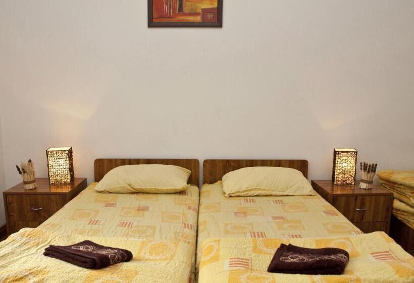 Номер Стандарт Трехместный, Hostel Mostel Sofia