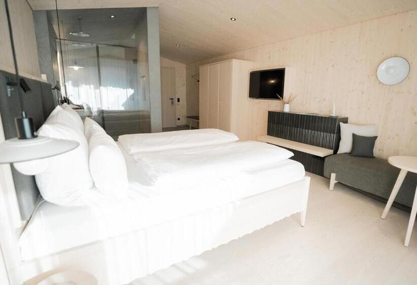 اتاق استاندارد با بالکن, Amrai Suites