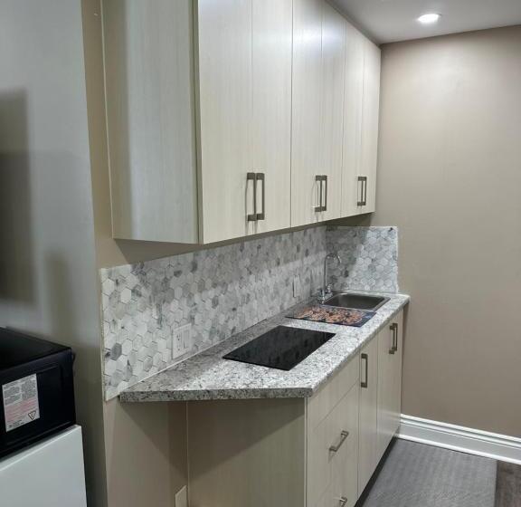 带大床的标准间, Champlain Motor Inn