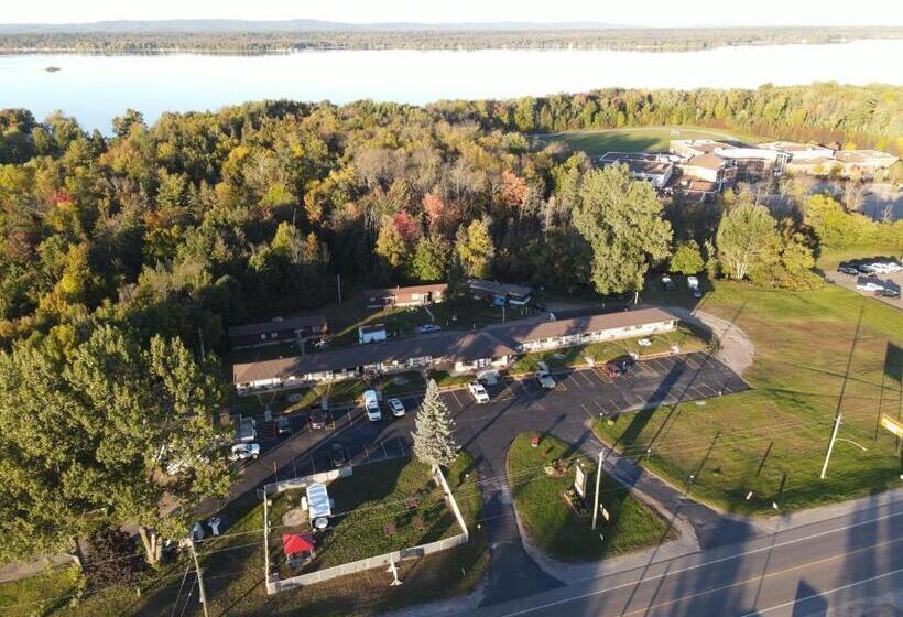 标准间, Champlain Motor Inn