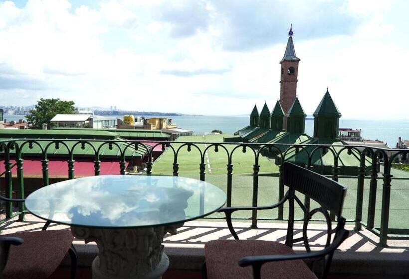 اتاق لوکس با چشم‌انداز دریا, Sultanahmet Palace