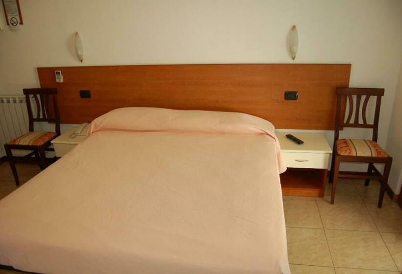 اتاق استاندارد با بالکن, Ferrara