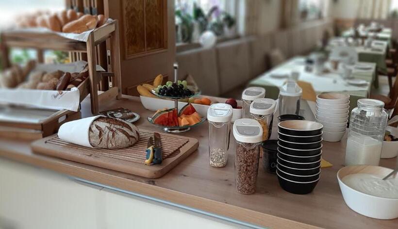 Номер Стандарт с Балконом, Landhotel Restaurant Willingshofer