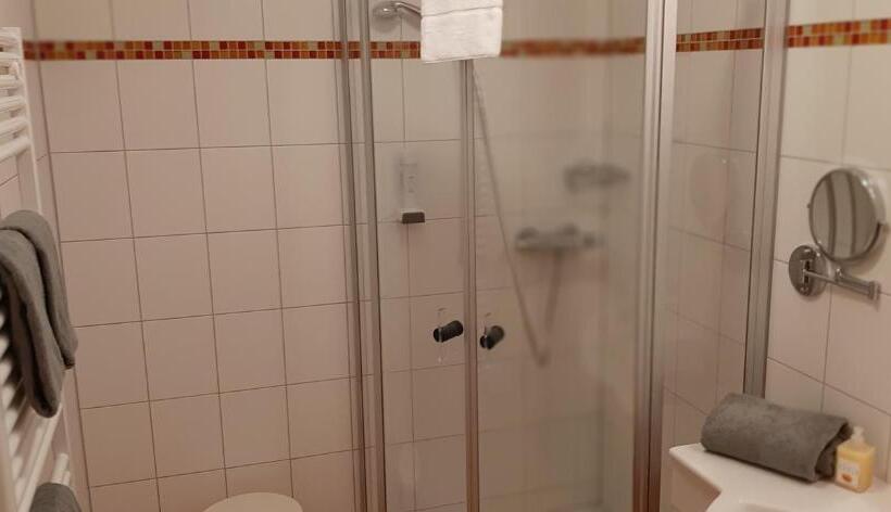 Четырехместный Номер Стандарт, Landhotel Restaurant Willingshofer