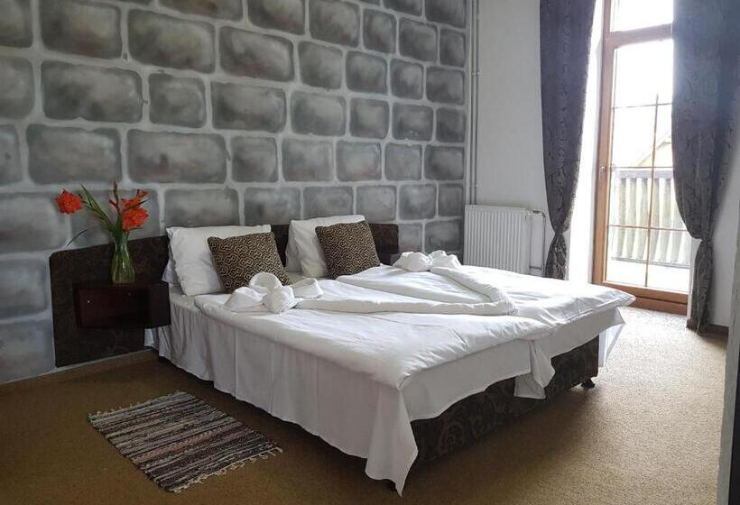 Family Suite, Camelot