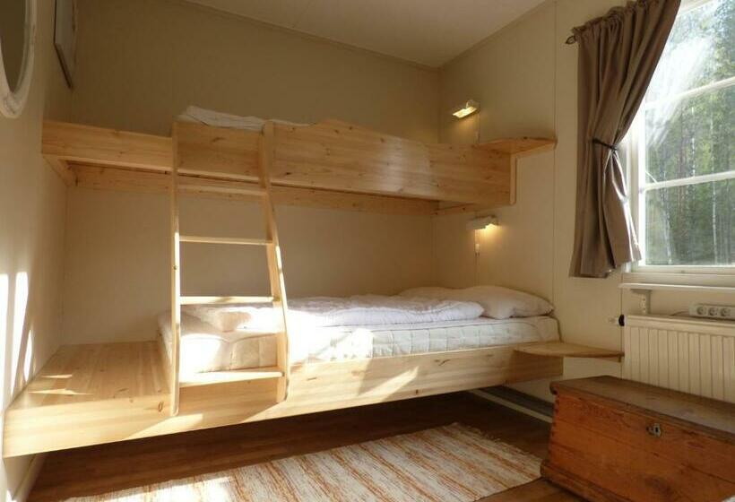 バスルーム共有のトリプルスタンダード, Nya Skogsgården Hostel