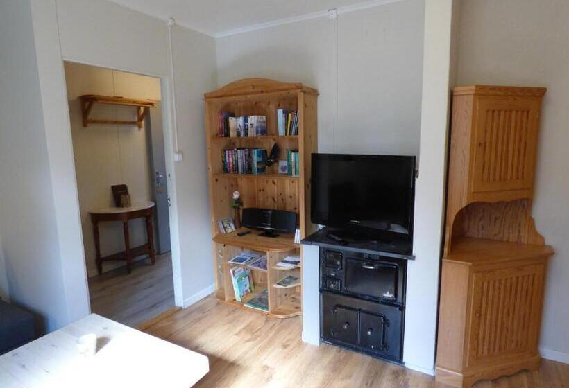 Дом 2 Спальни, Nya Skogsgården Hostel