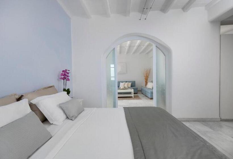 Family Suite, Deliades