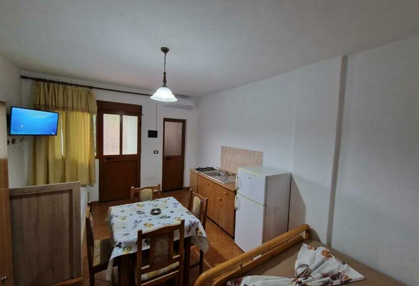 발코니가 있는 4인용 스탠다드 룸, Guest House Pisha