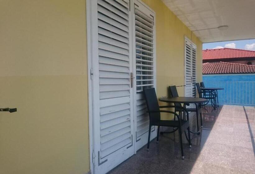 اتاق استاندارد با بالکن و چشم‌انداز دریا, Guest House Vila Luka