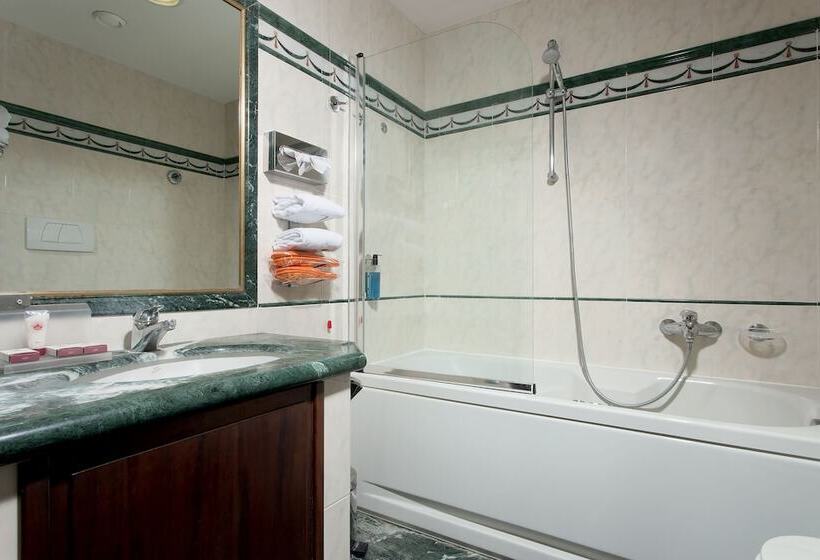 اتاق استاندارد سه نفره, Grand Hotel Gianicolo