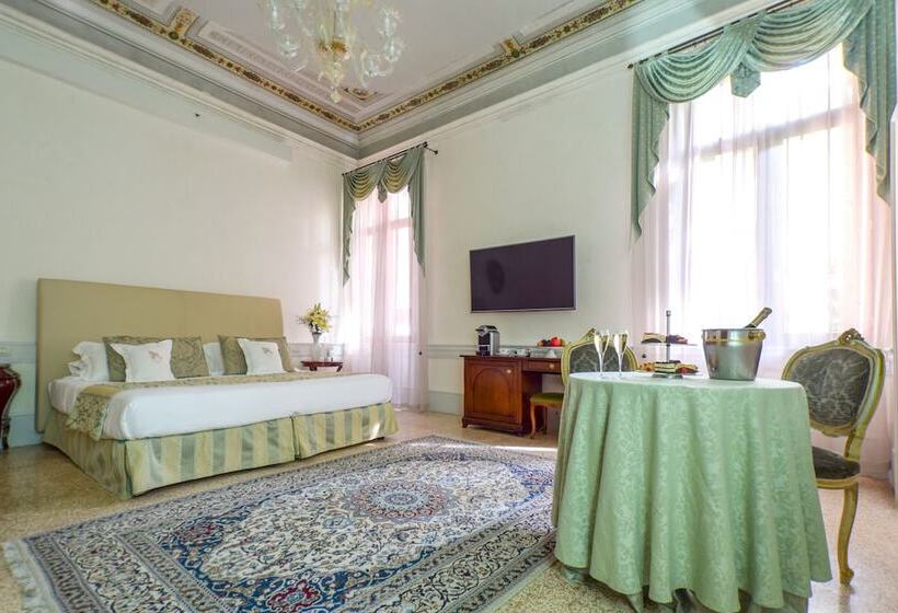 سوییت جونیور, Palazzo Vitturi
