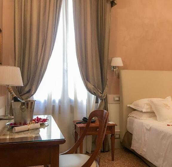 اتاق استاندارد سه نفره, Palazzo Vitturi