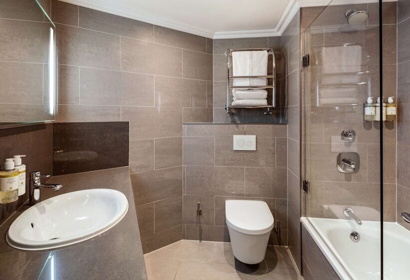 Номер Superior, Radisson Blu Hotel, London Mercer Street