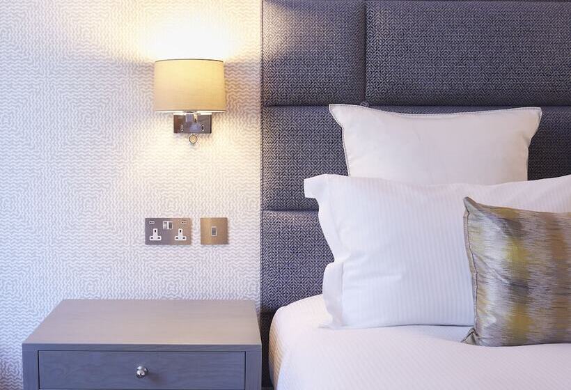 Номер Стандарт, 54 Queen S Gate