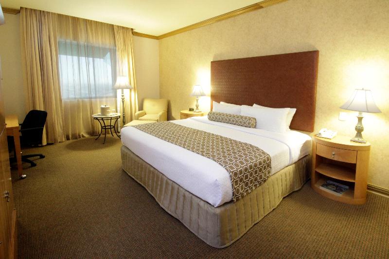 キングサイズベッドのスタンダードルーム, Crowne Plaza Torreon, An Ihg