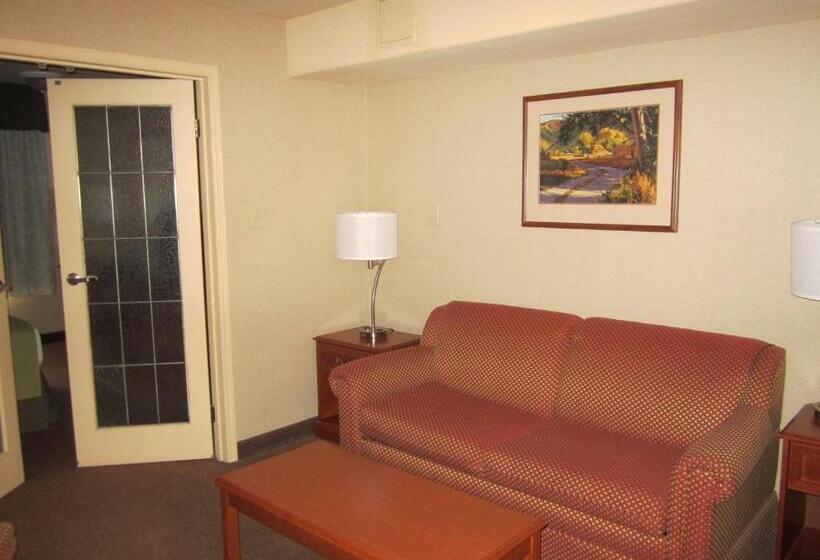 Люкс, Super 8 By Wyndham Fort St. John Bc