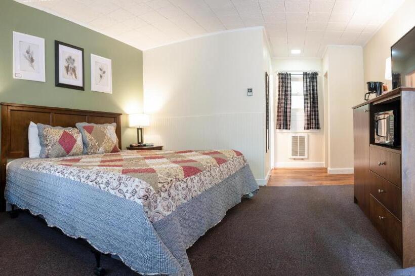 Aile Odası, Acadia Pines Motel