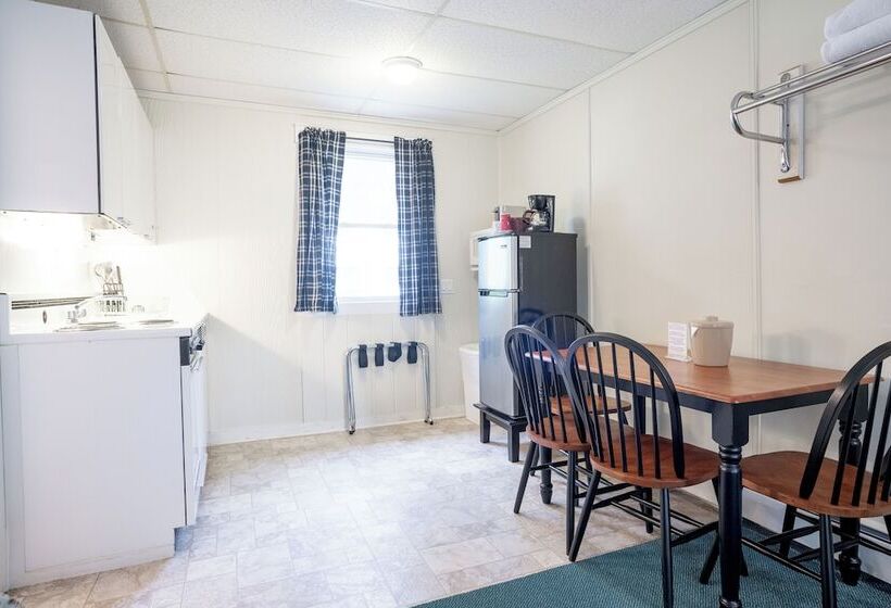 Standart Oda, Acadia Pines Motel