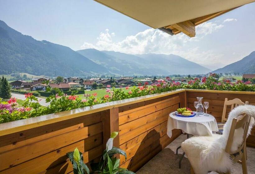 Номер Стандарт с Балконом, Cafe Zillertal