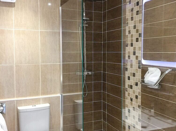 اتاق سوپریور با چشم‌انداز دریا و بالکن, Cumberland Hotel   Oceana Collection