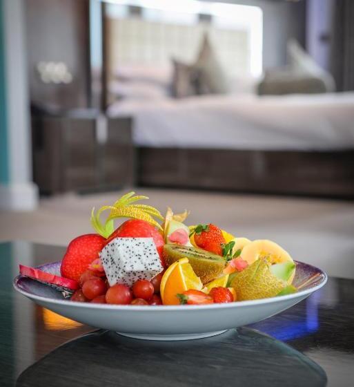 سوییت با چشم‌انداز دریا, Cumberland Hotel   Oceana Collection