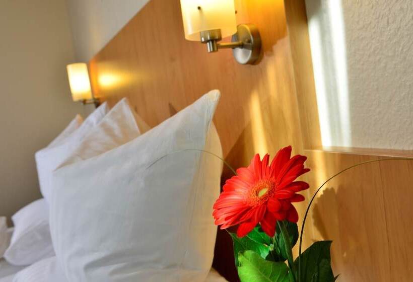 Номер Комфорт, Plaza Inn Leonberg