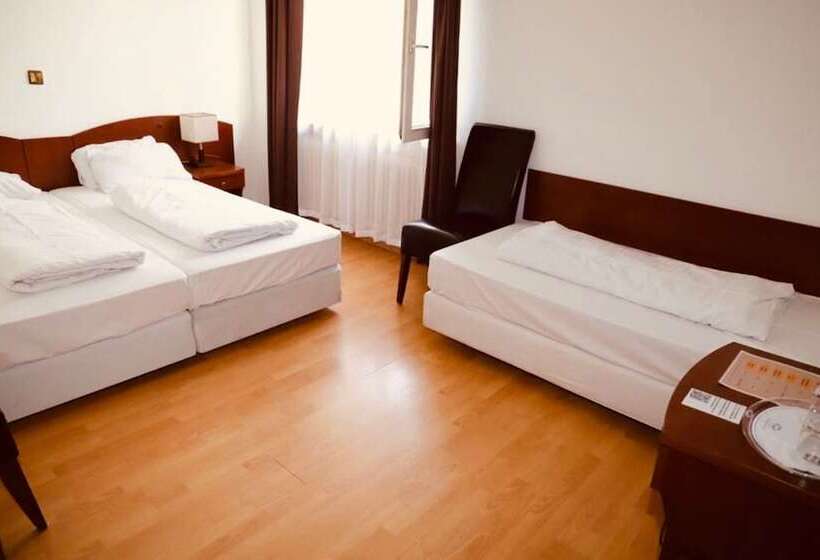 Üç Kişilik Standart Oda, Aurelia