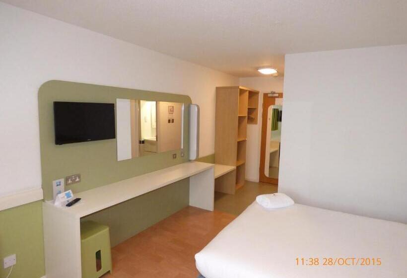 Семейный Номер Классика, Warrington Motel, J20 M6 Lymm Services